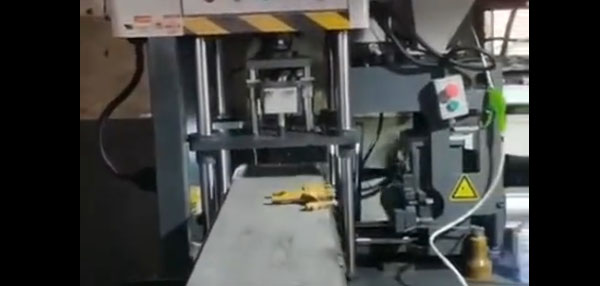 單頭射芯機