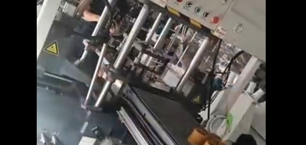 自動射芯機
