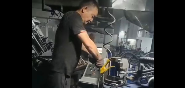 澆鑄機