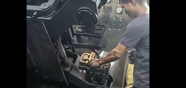 澆鑄機